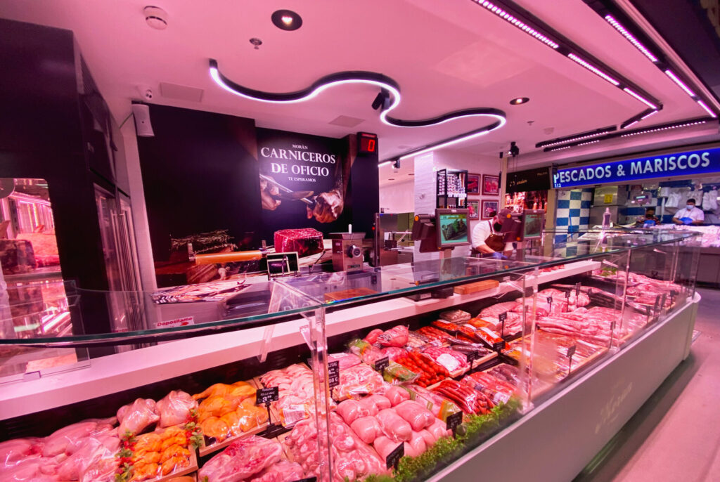 carnes-moran-arqo50-C-cl50-vitrina-cl15-ruby-BLM-a-techo-p131-v350-stylo-1-1024x686