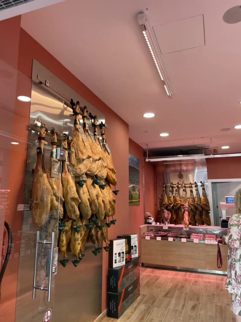 iluminacion-charcuteria-viandas-de-salamanca-768x1024